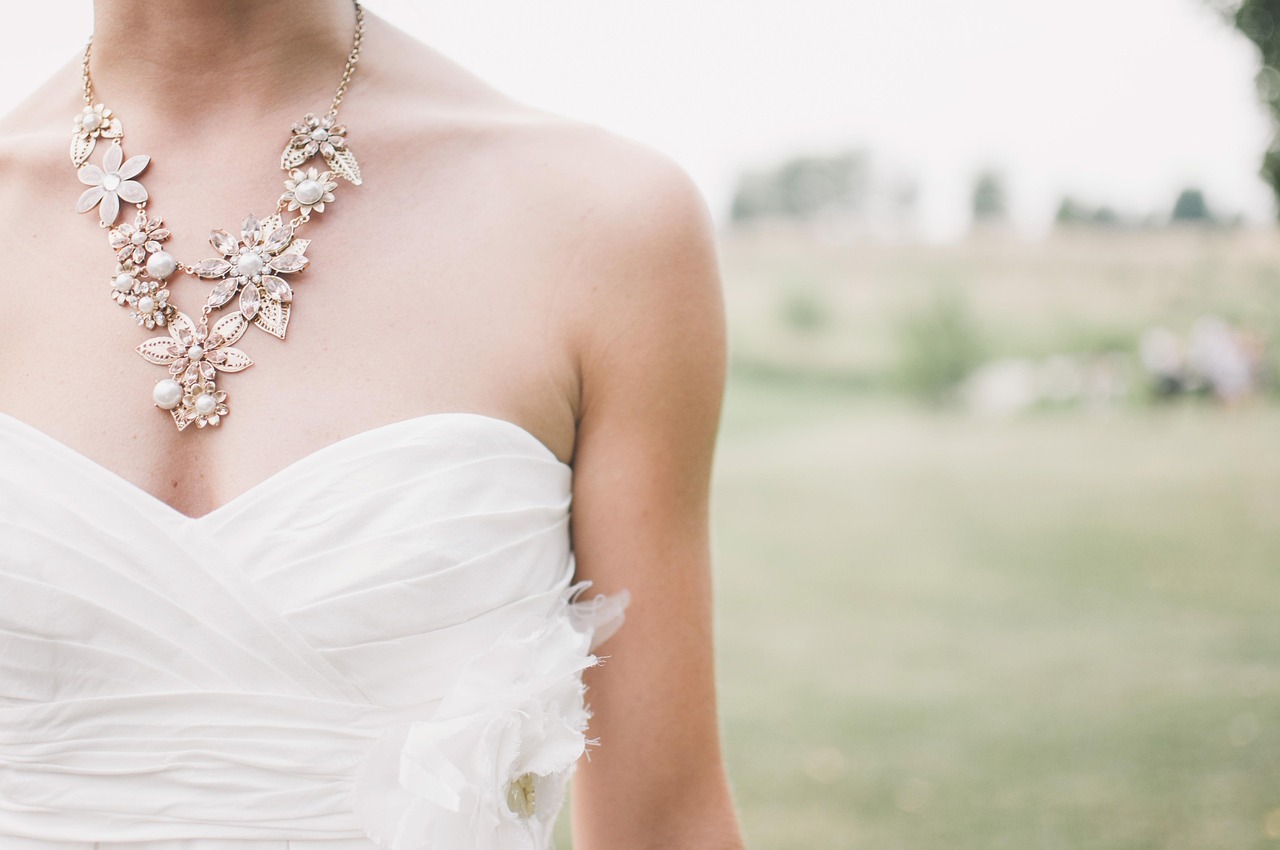 Transform Your Look: Chic Accessories to Elevate Simple Outfits